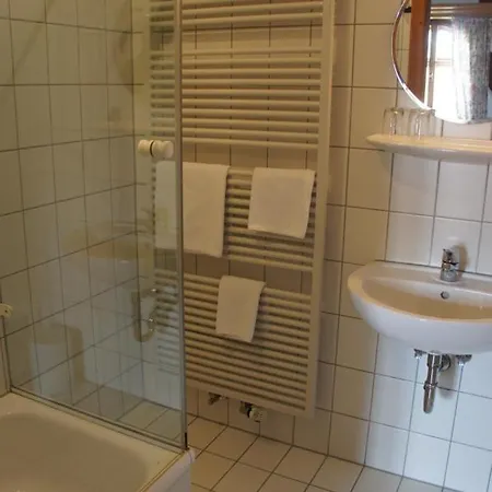 Schwarzer Adler Hotel *